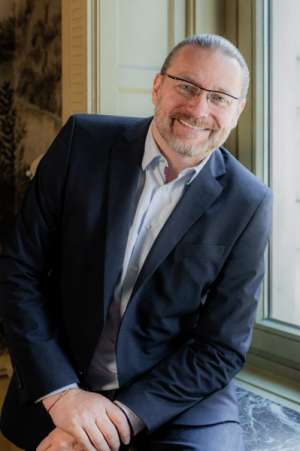 Christopher Hoseit Portrait - Klein.png